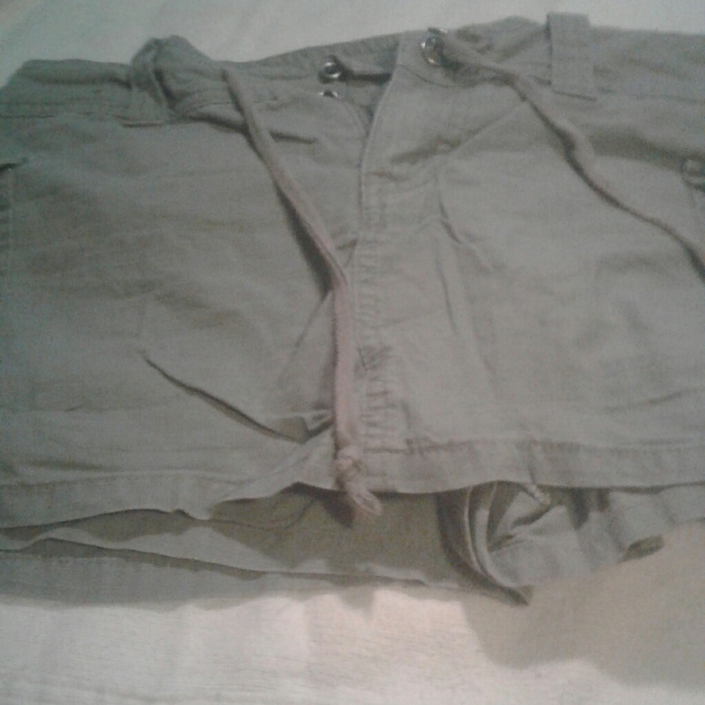 Ae'ropostale olive skorts